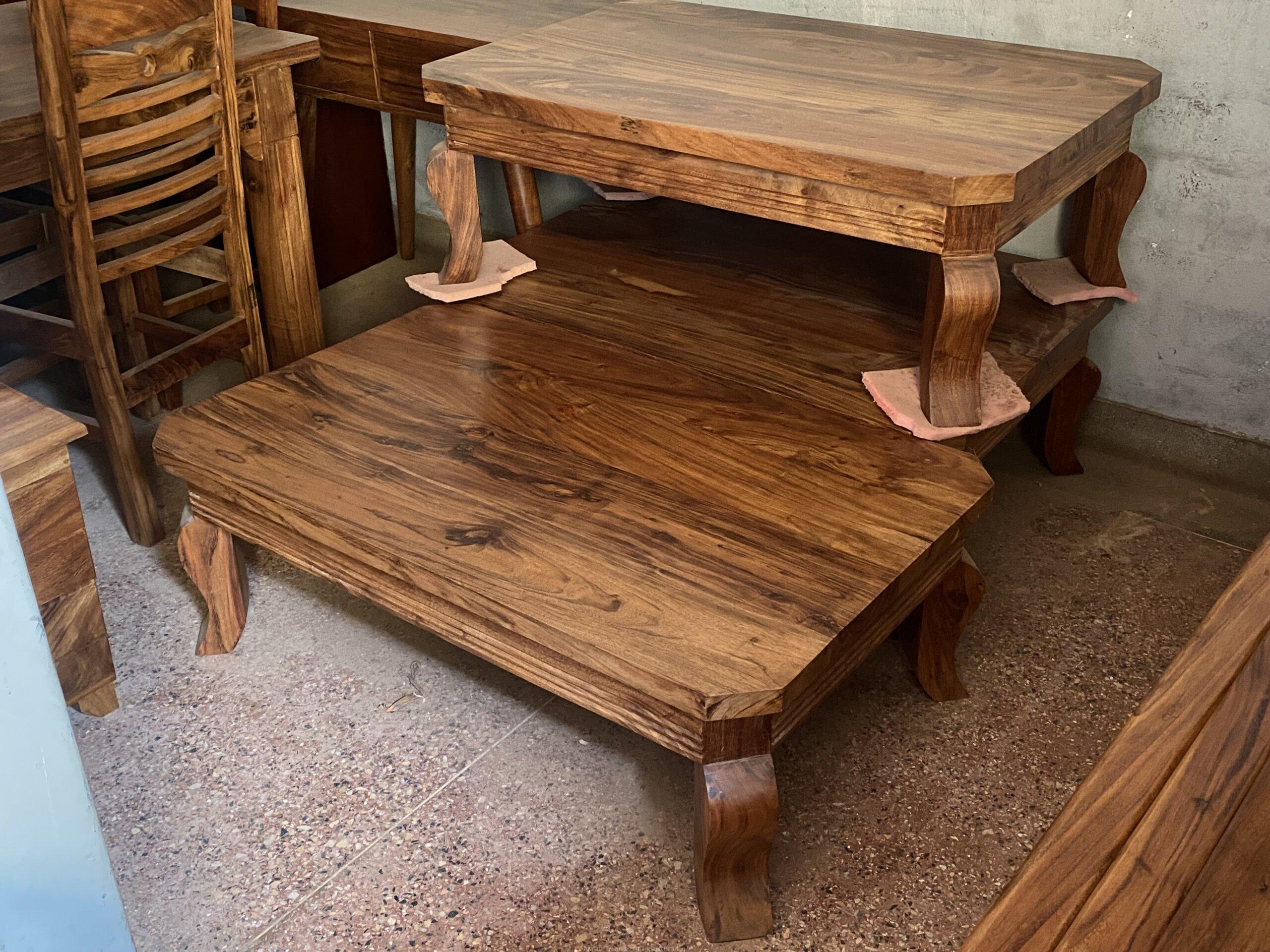 Solid mugavu center table
