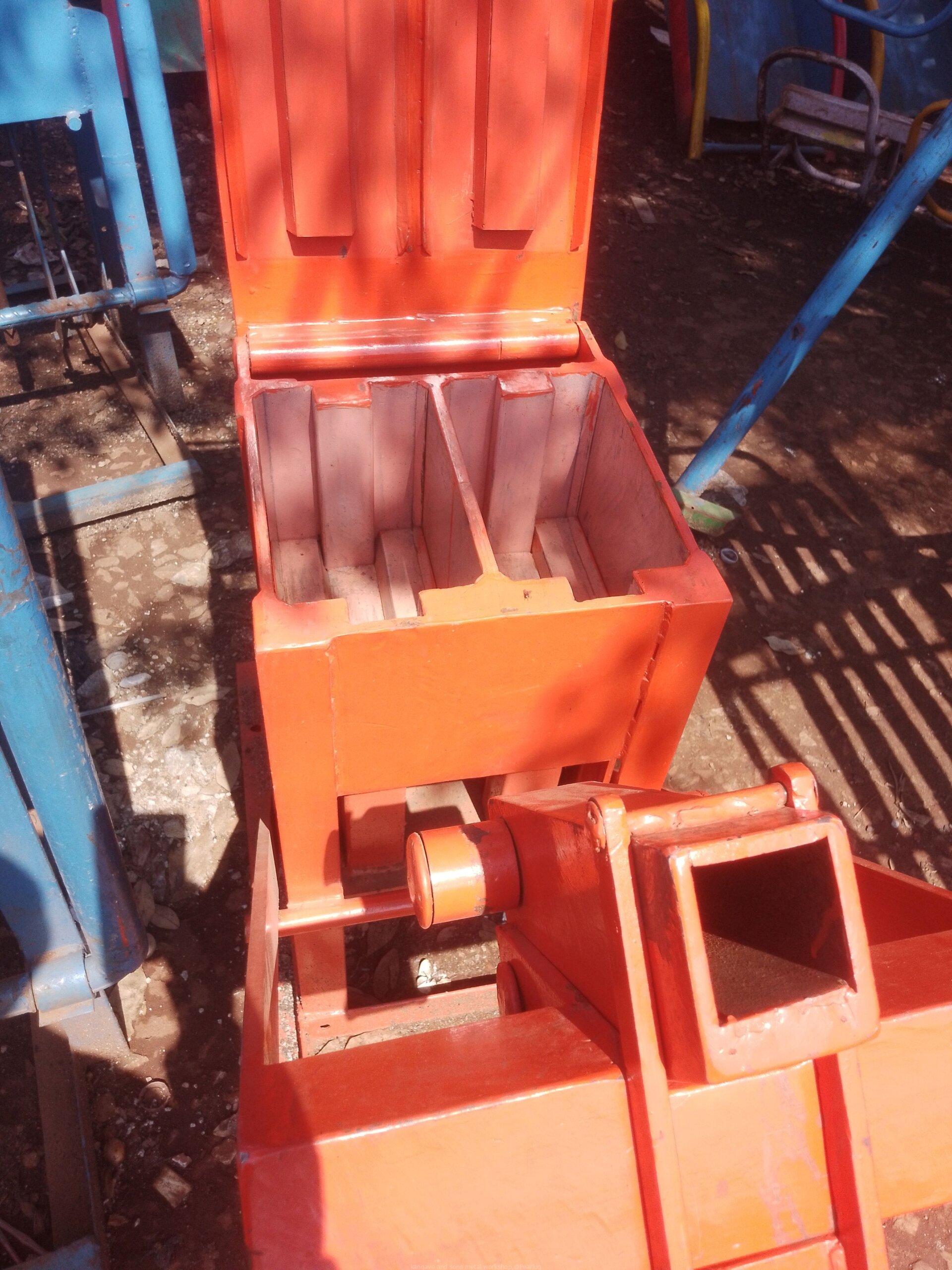 Soil double interlocking machine