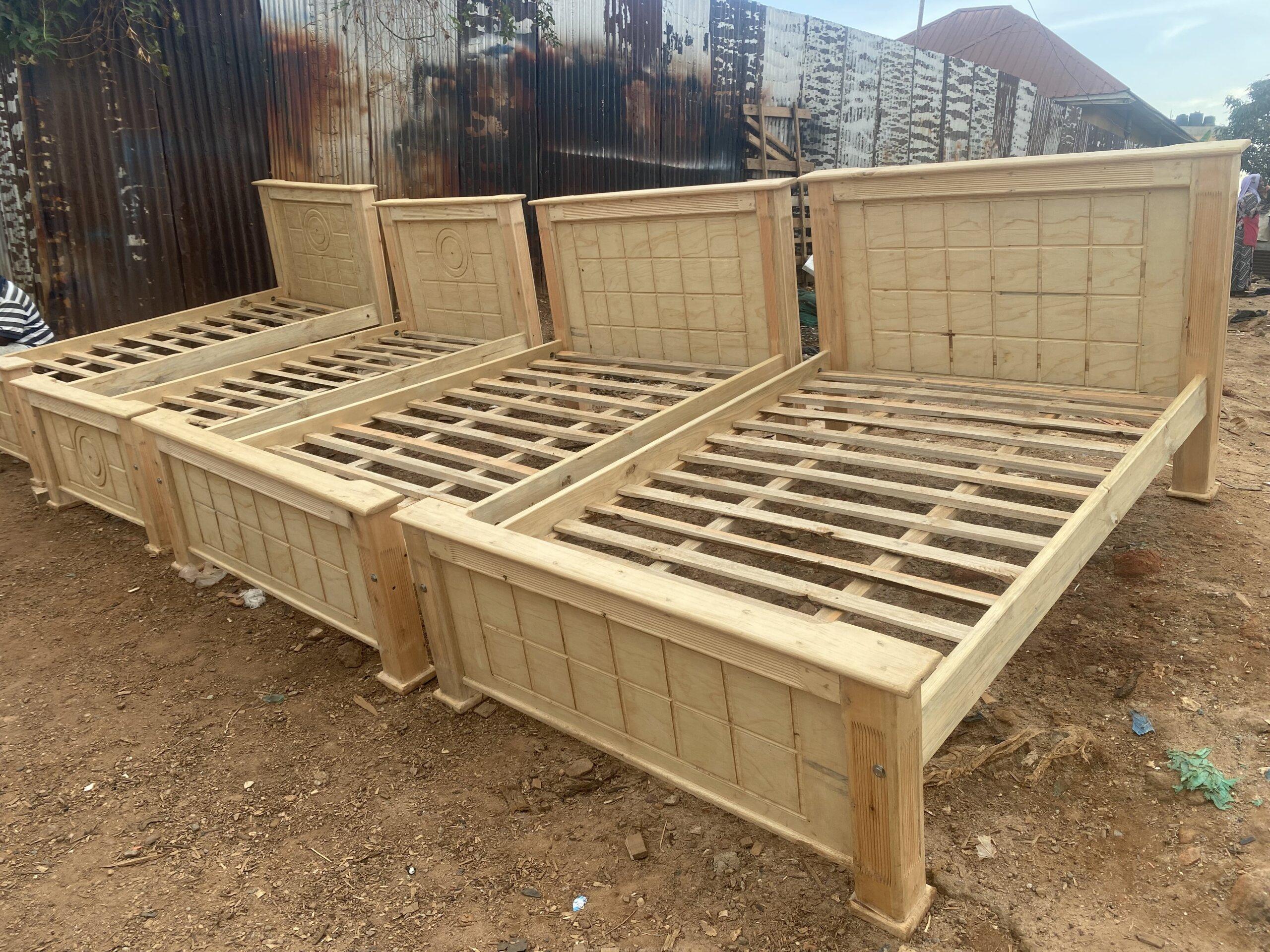 Medium solid tile bed
