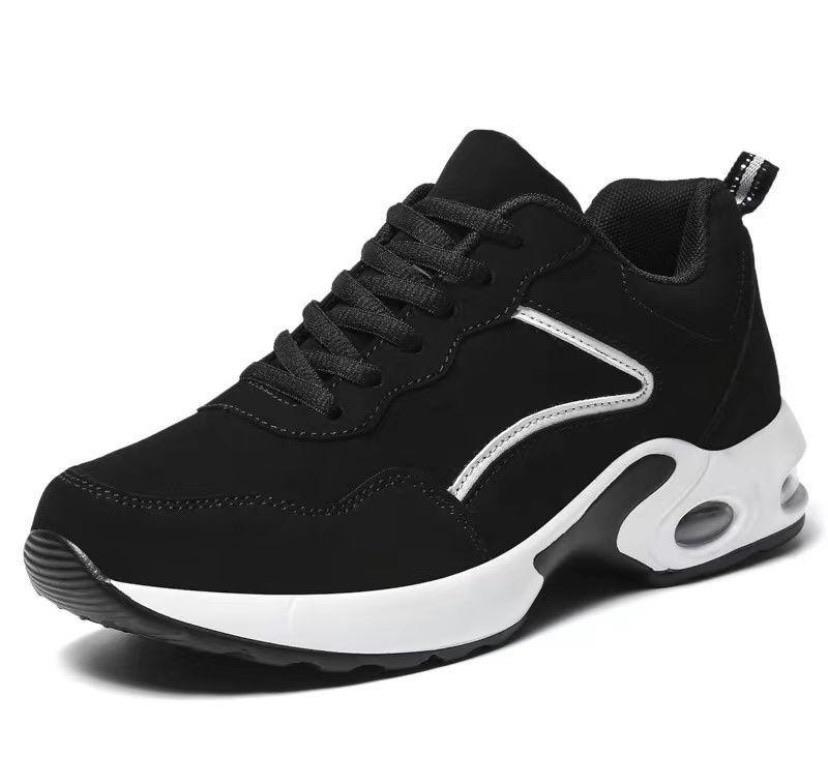 Runner sneakers