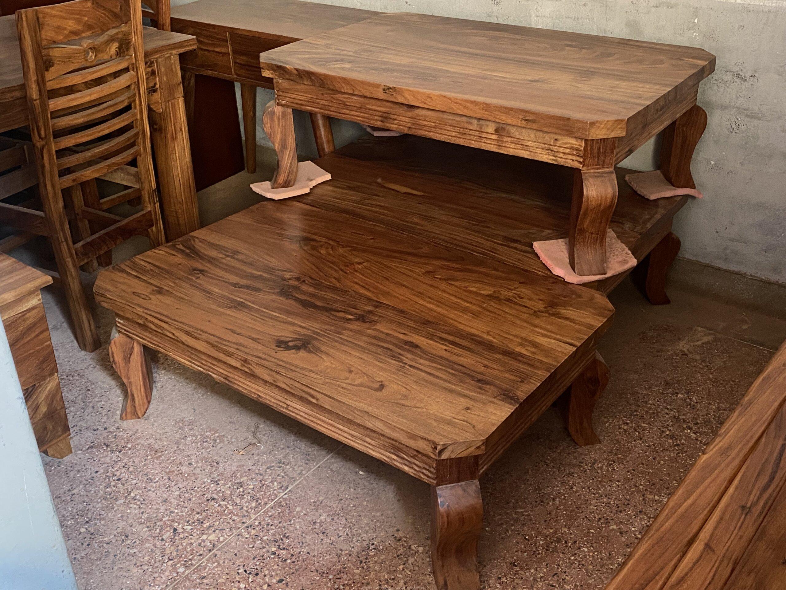 Solid mugavu center table