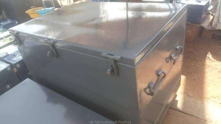 Metallic box