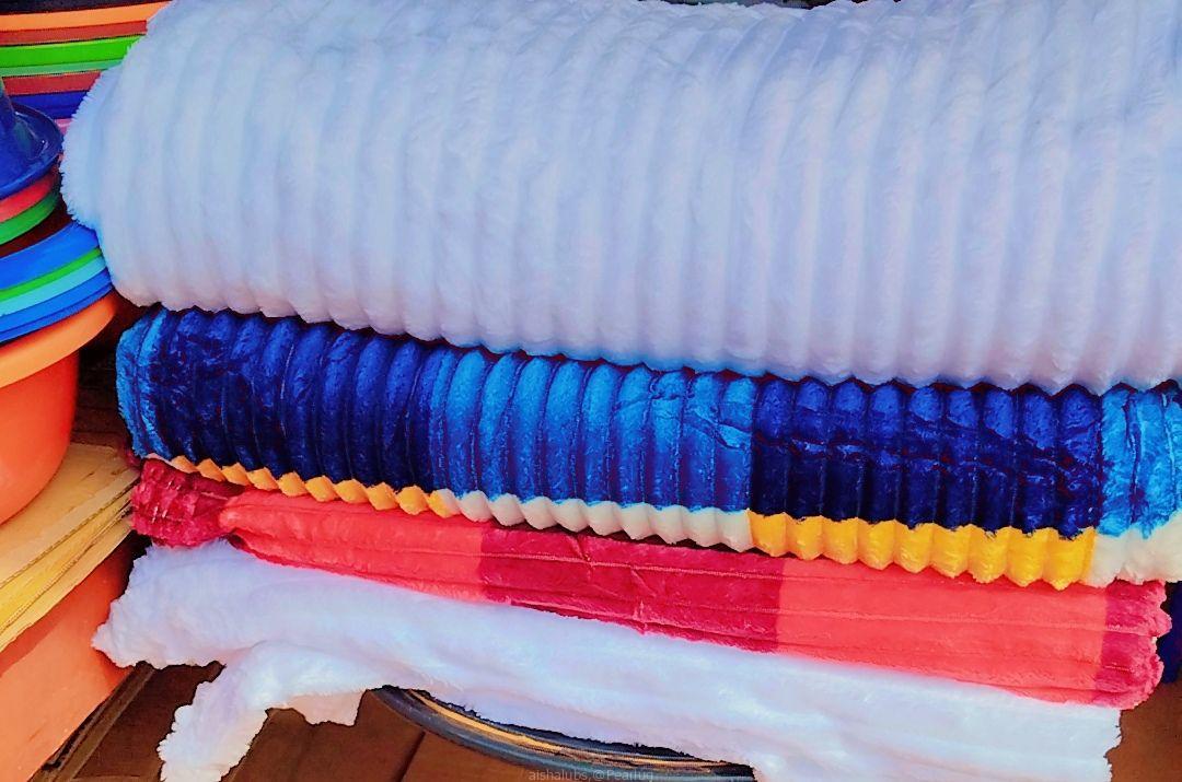 Soft throw blankets