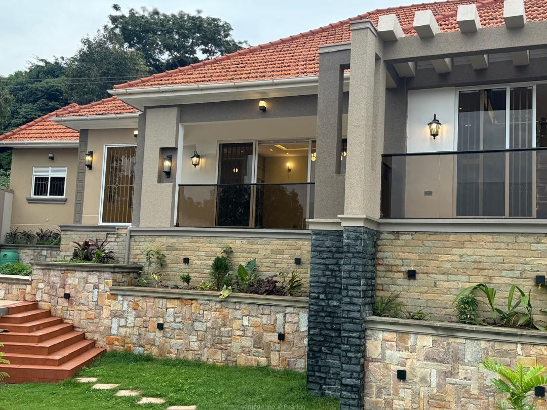 Posh house in namulanda up for sale