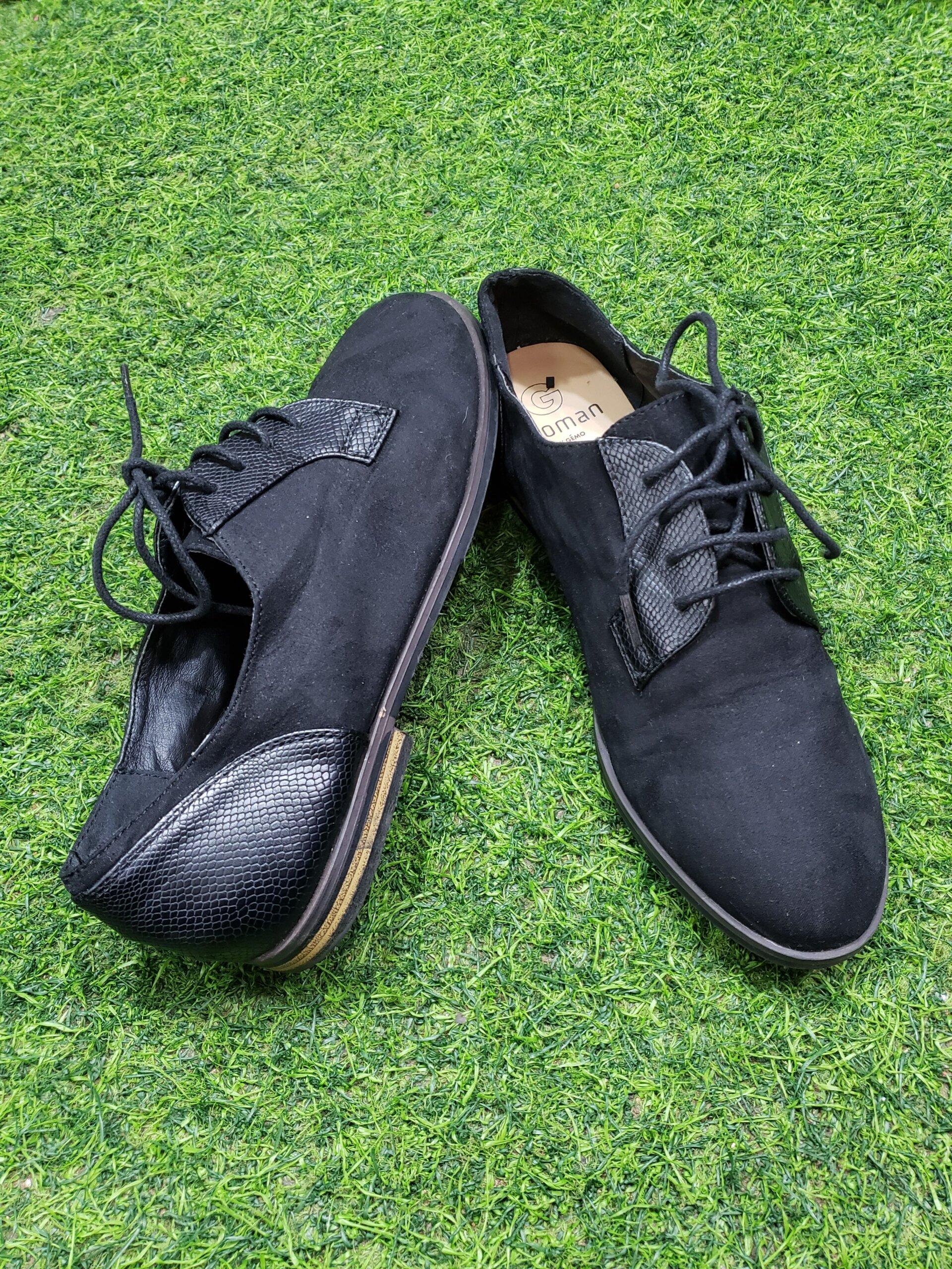 Second hand ladies shoes
