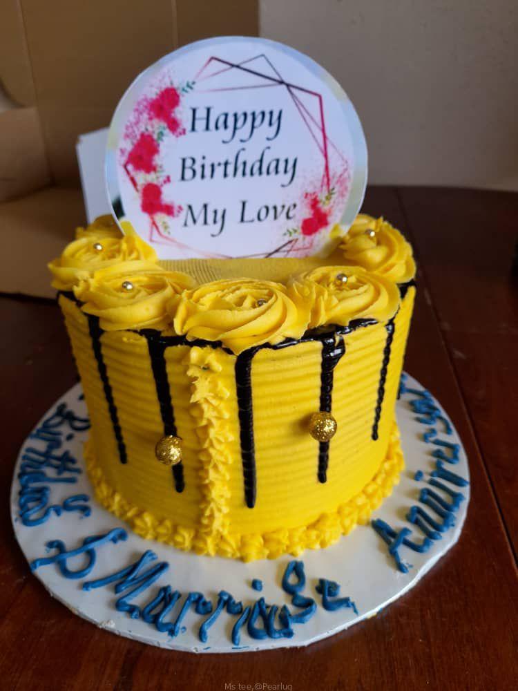 Cakes and bouquet 💐