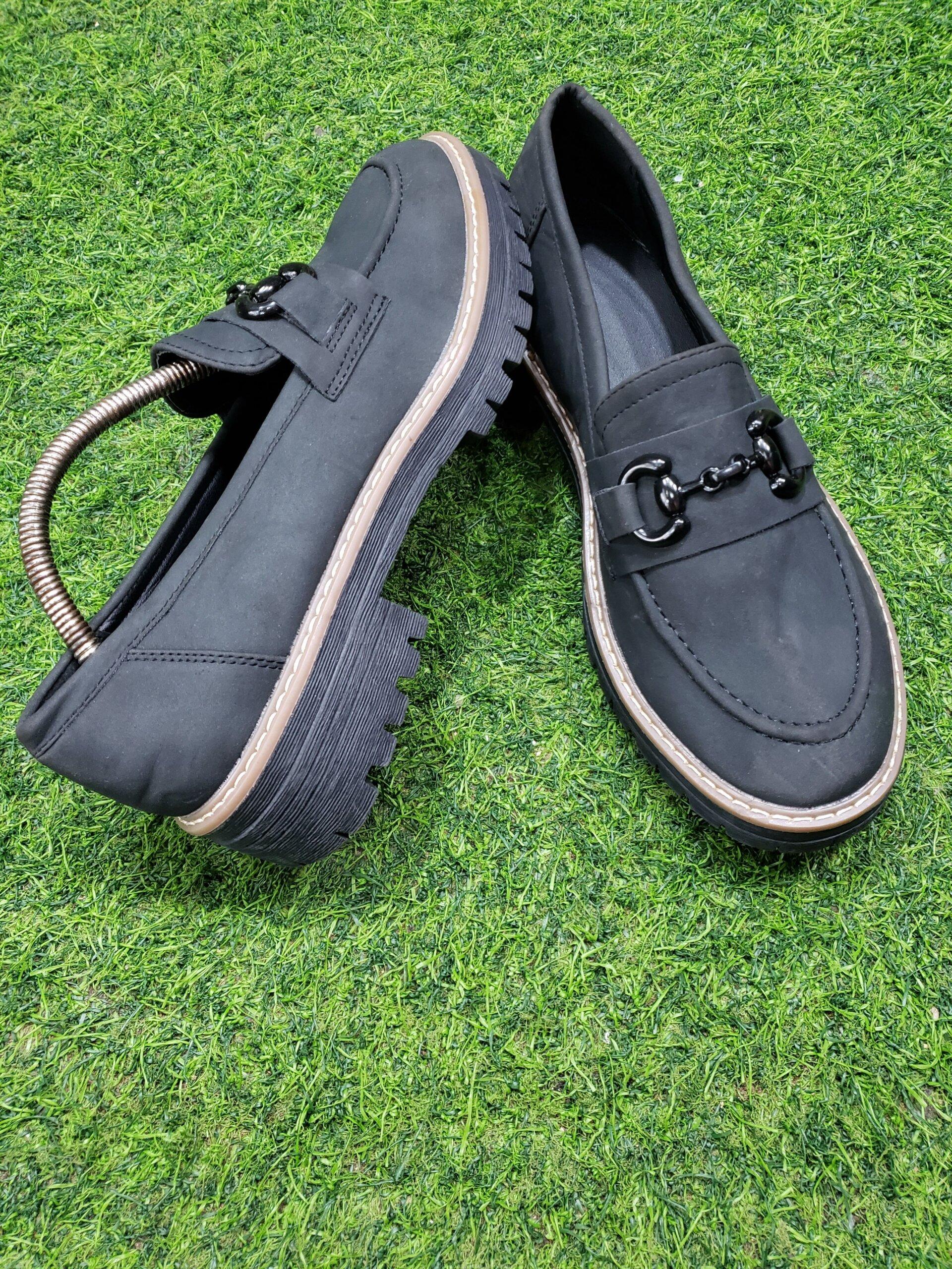 Second hand ladies shoes
