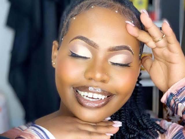 Make up artist