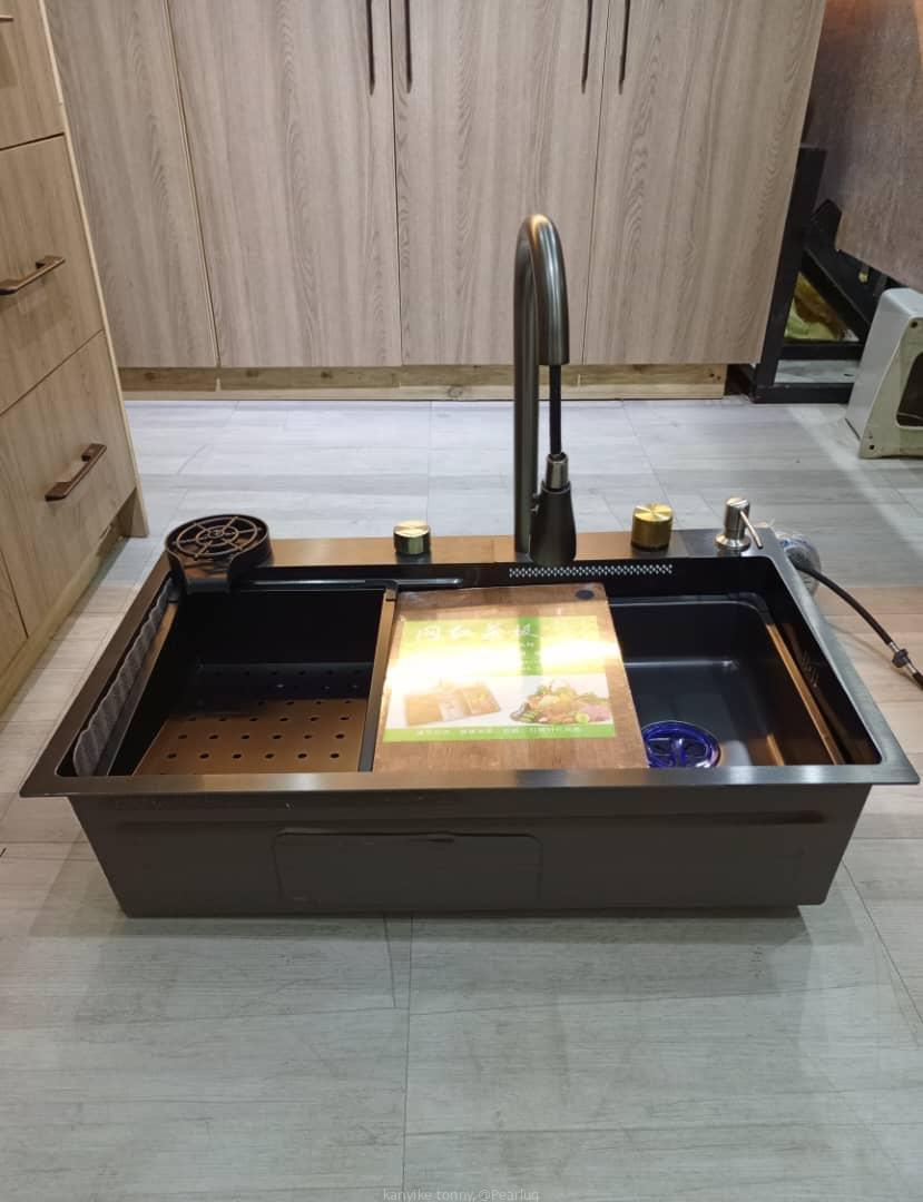 Kitchen sink