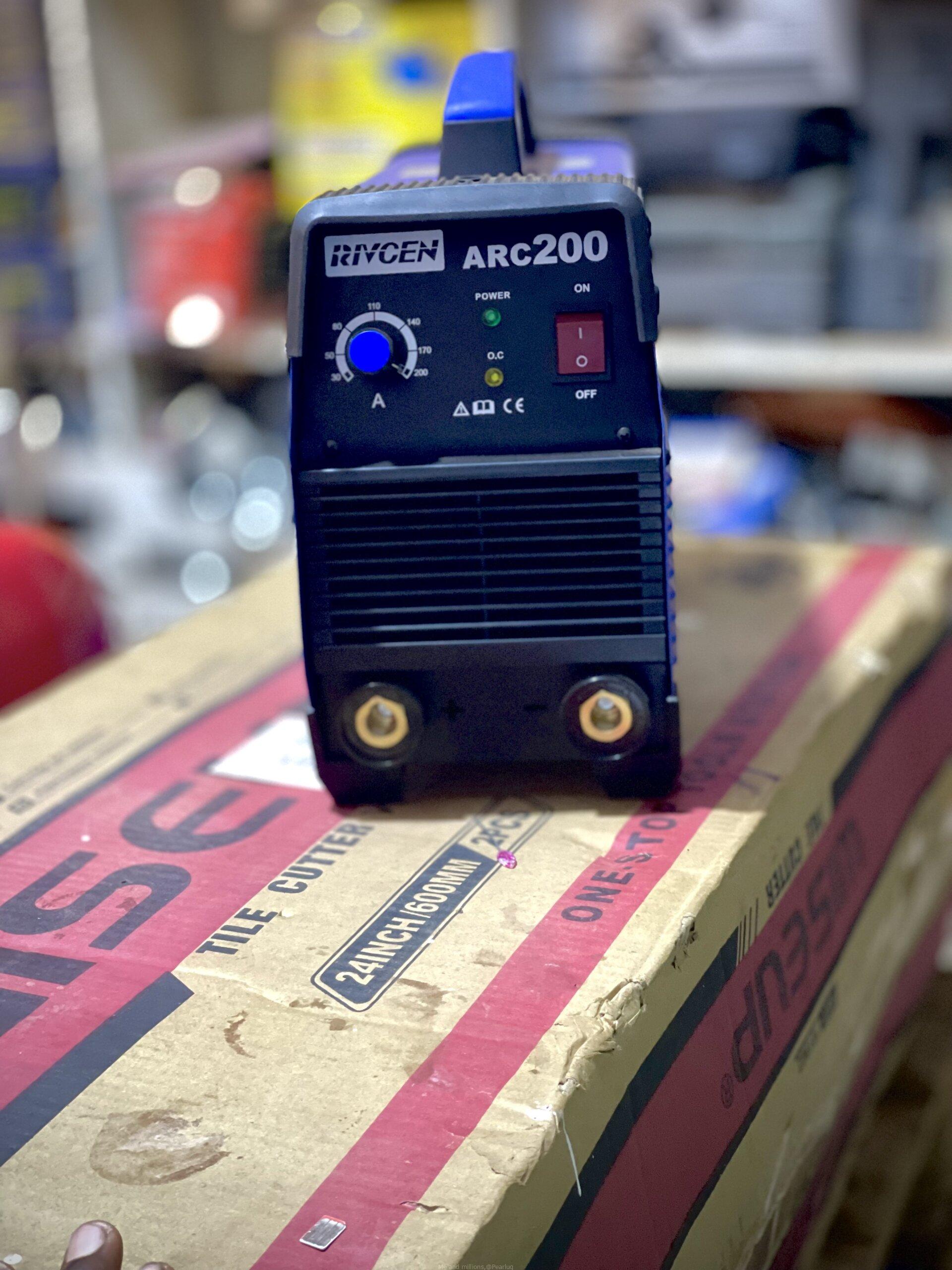 Rivcen welding machine