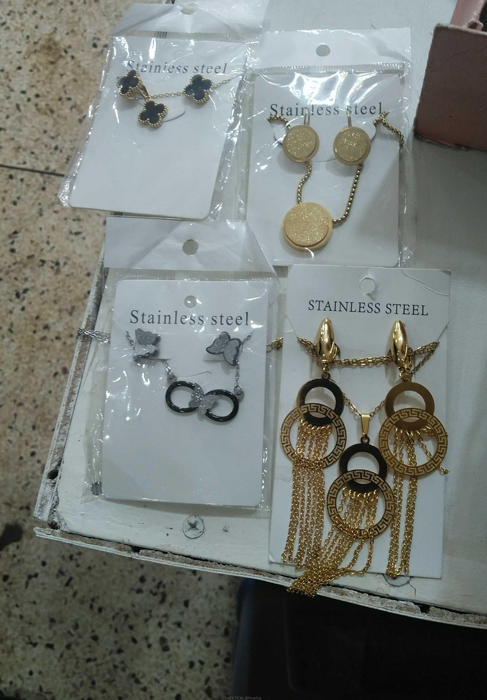 Earring and necklace set