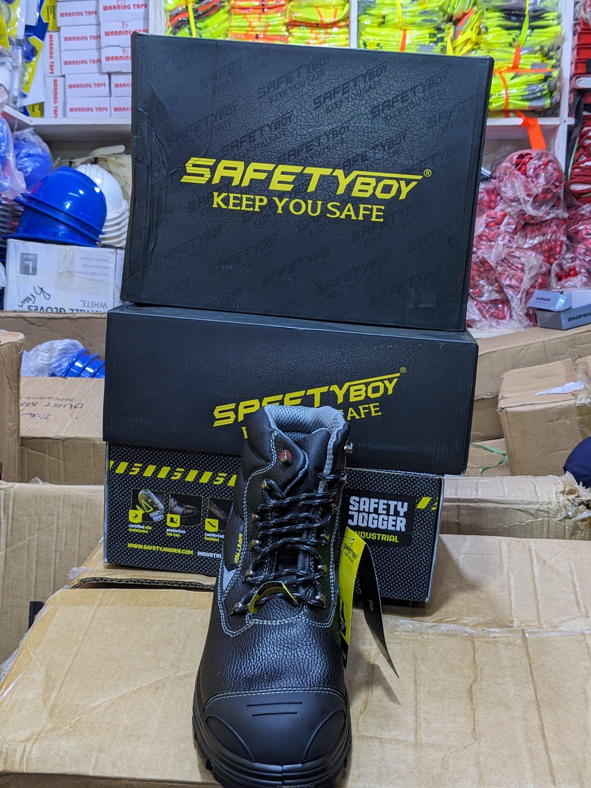 Construction boot