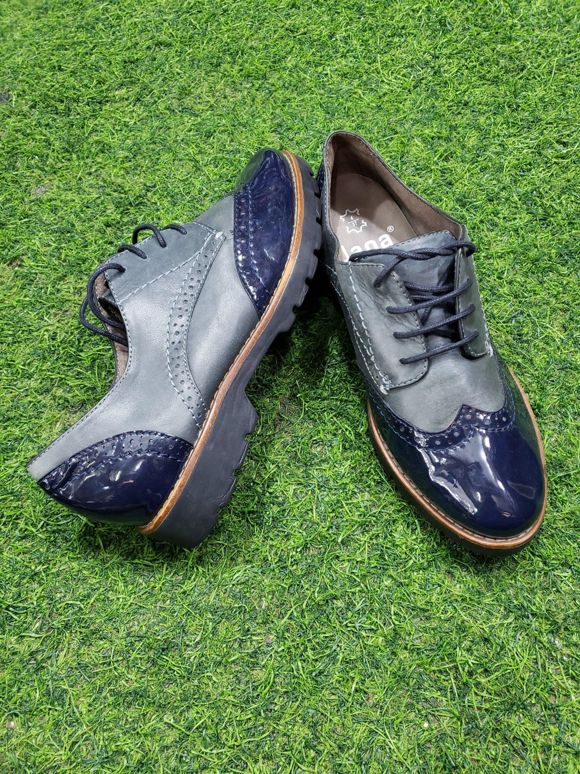 Second hand ladies shoes