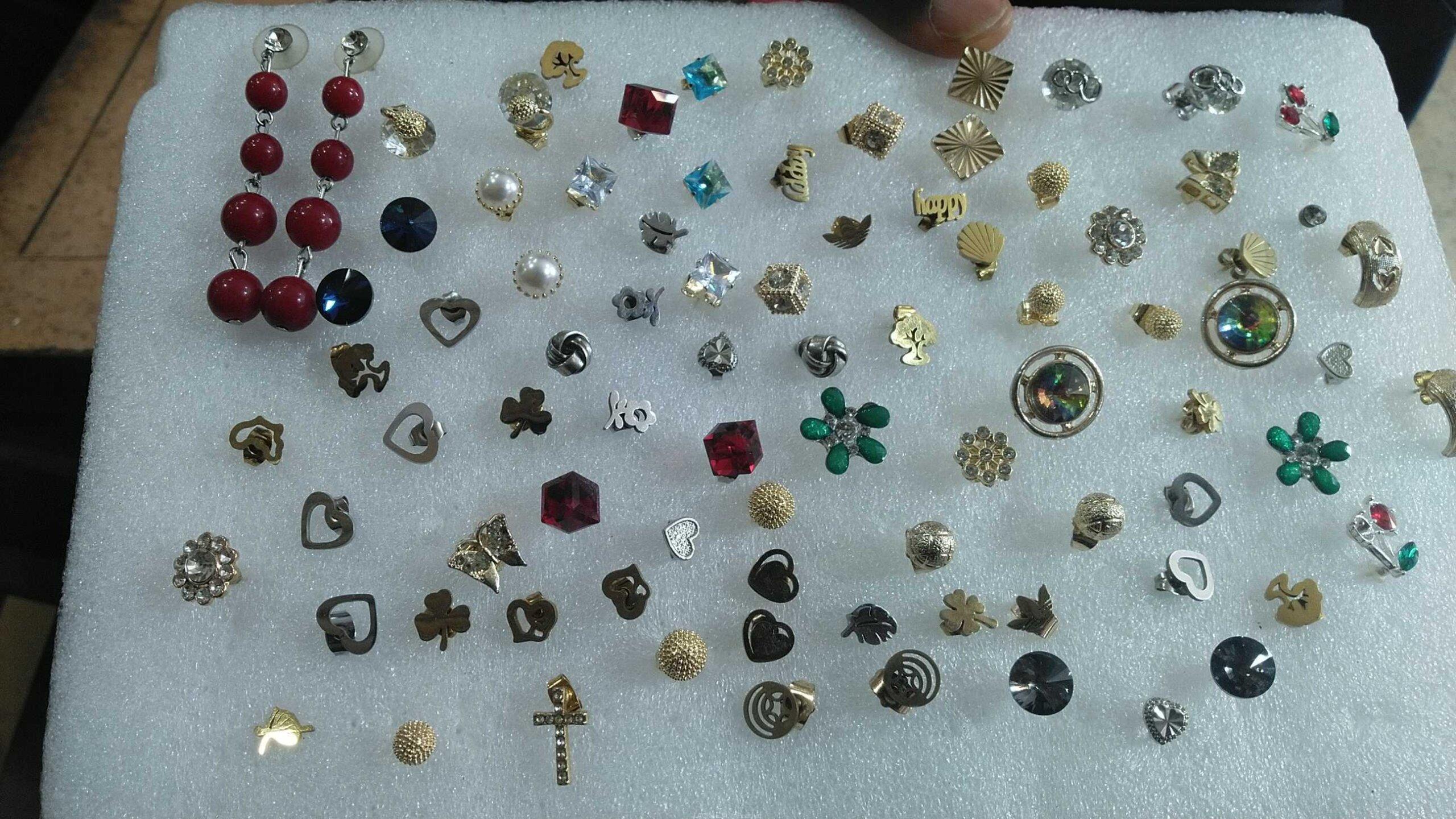 Earpins