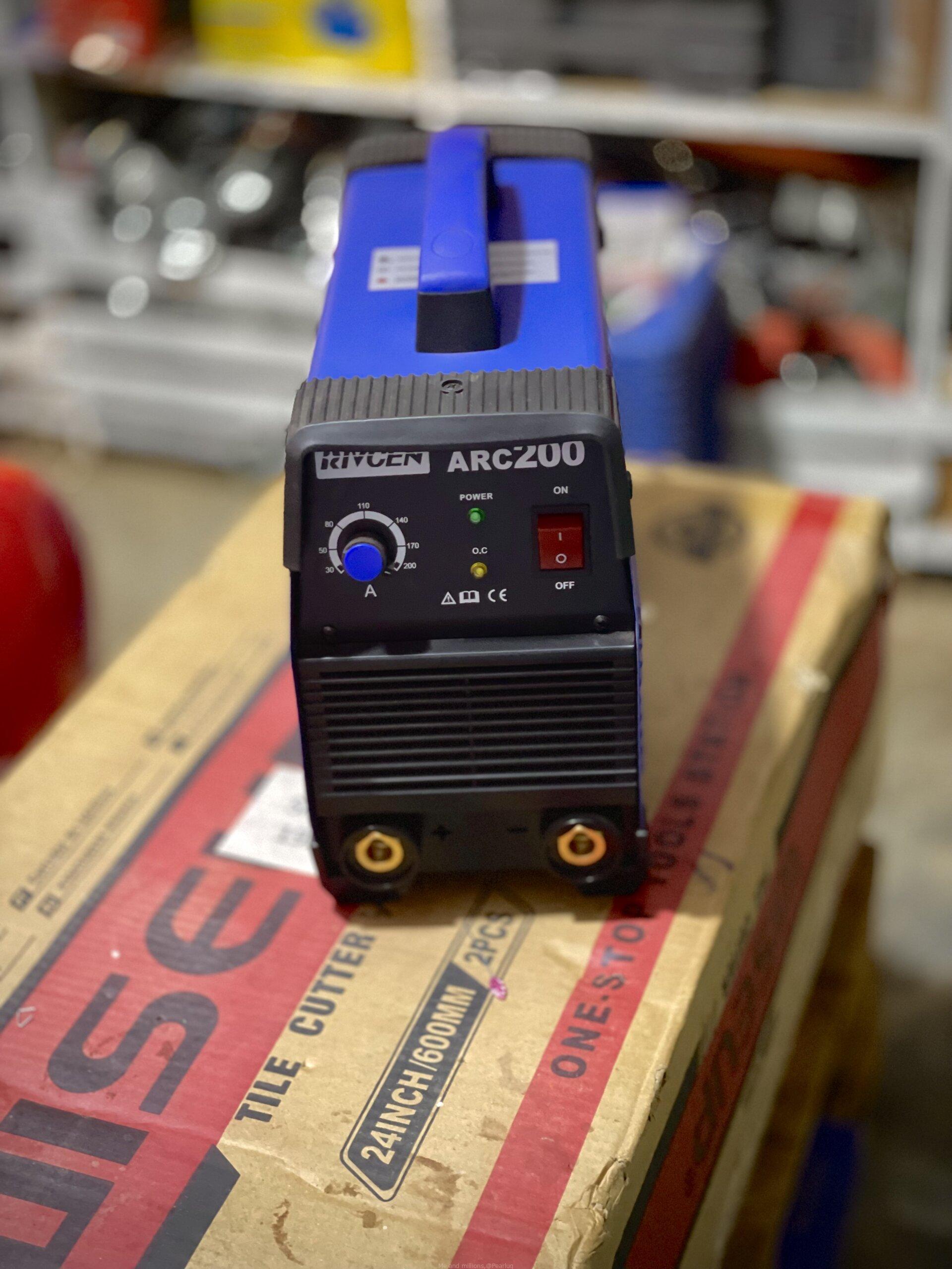 Rivcen welding machine