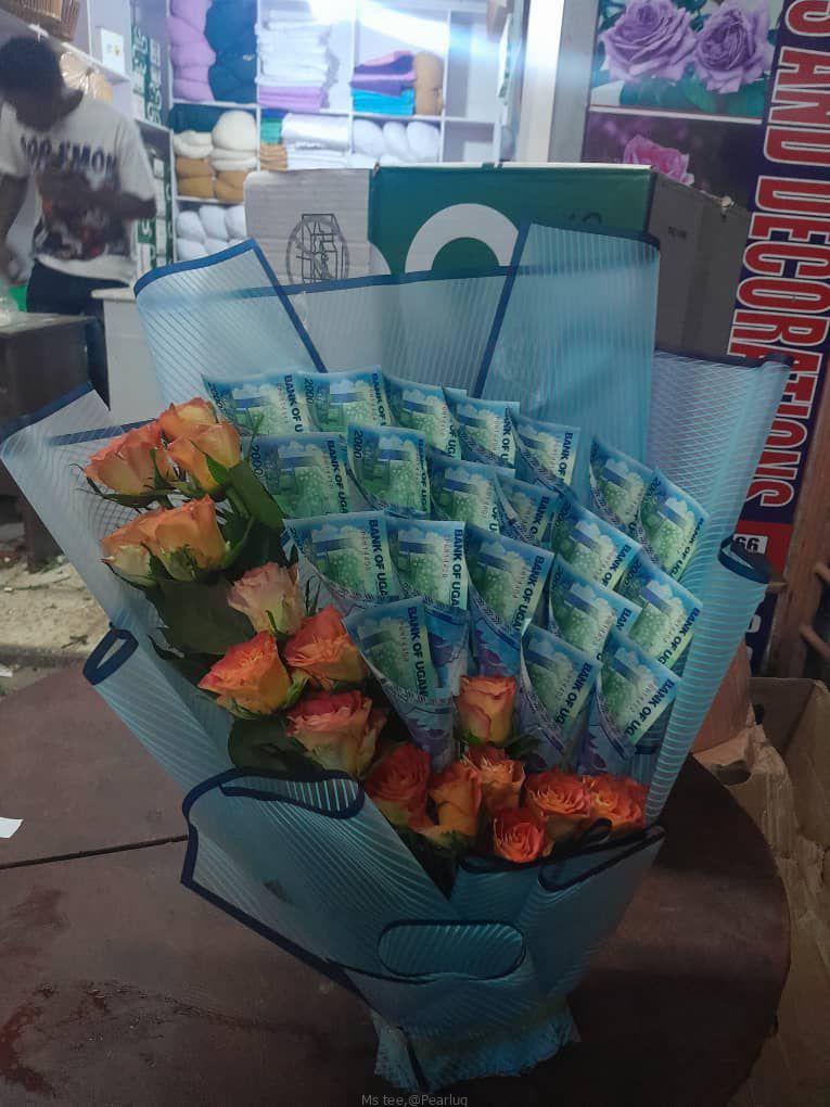Cakes and bouquet 💐