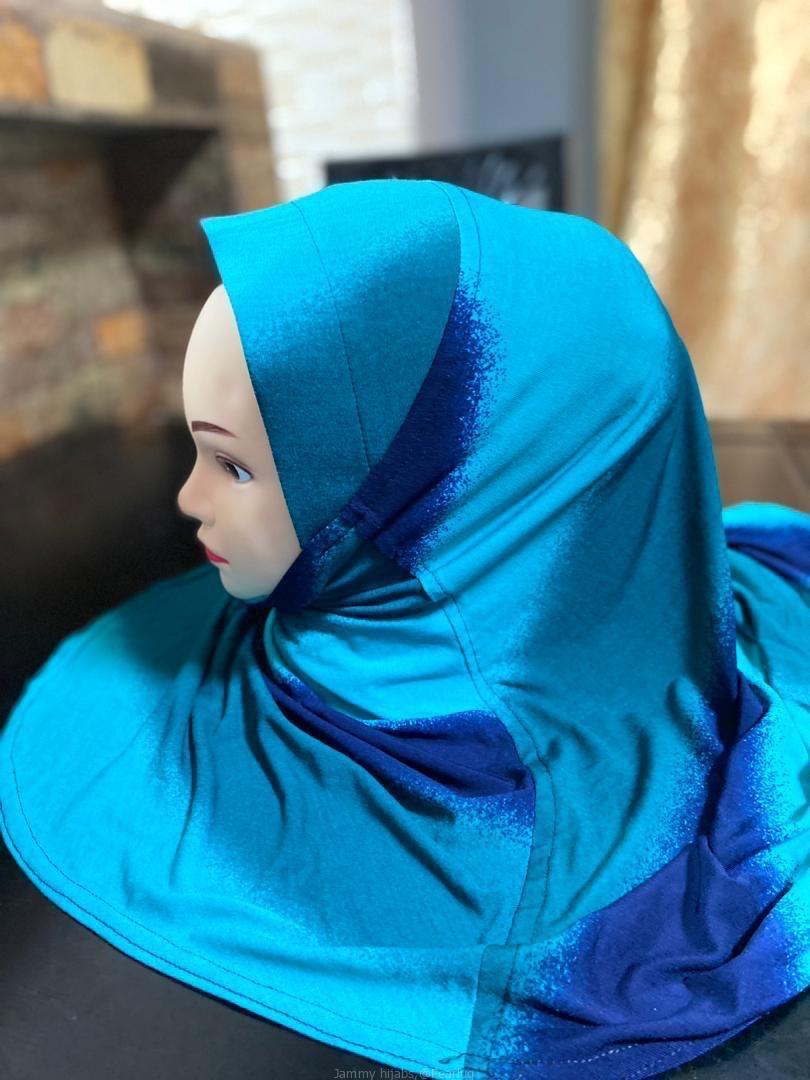 Mini hijabs