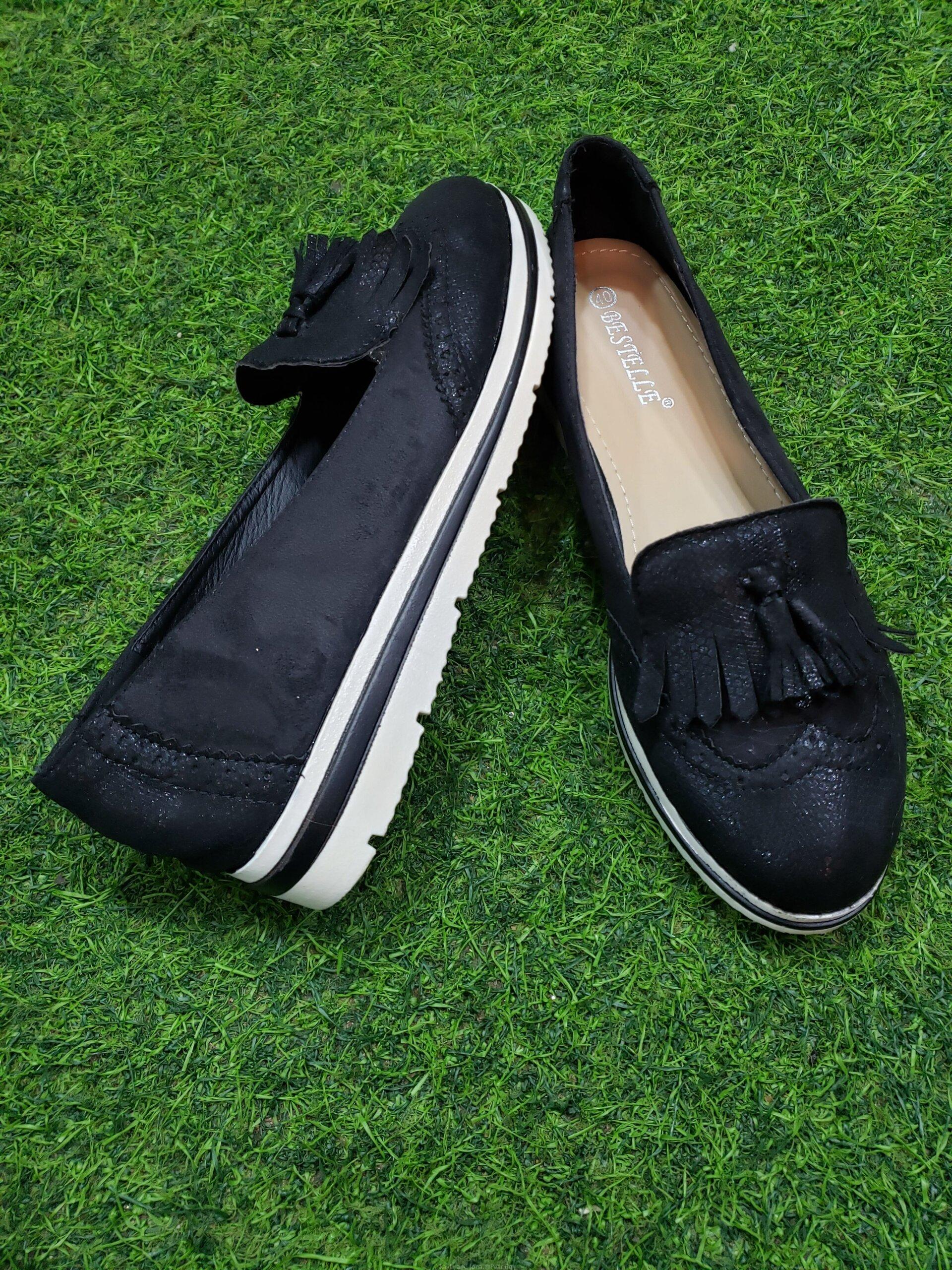 Second hand ladies shoes