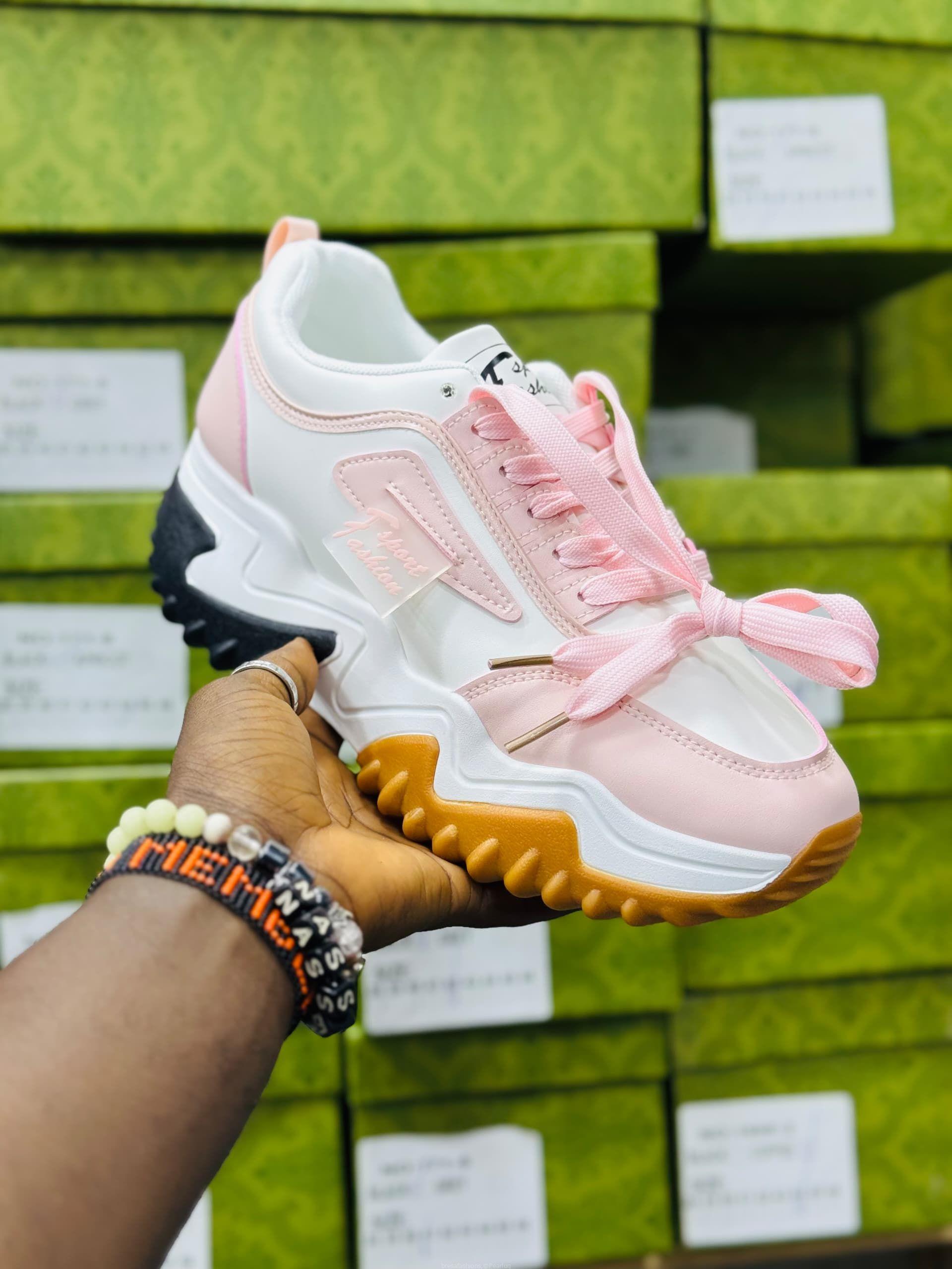 Ladies sneakers
