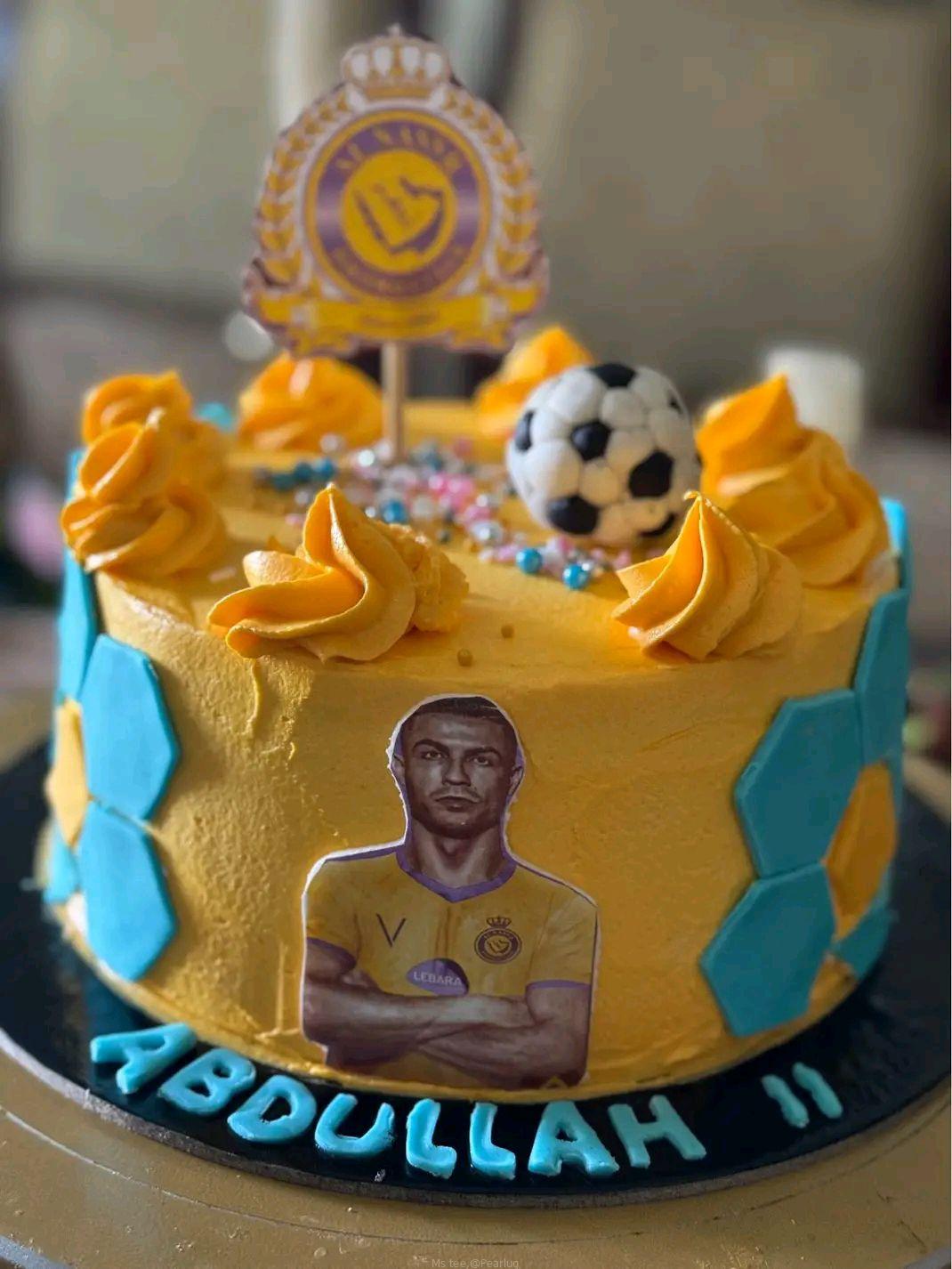 Cakes and bouquets