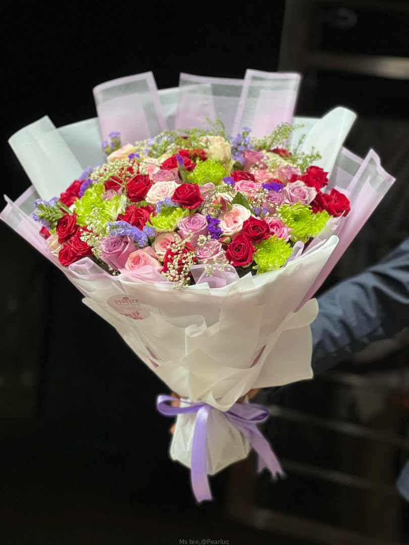 Cakes and bouquet