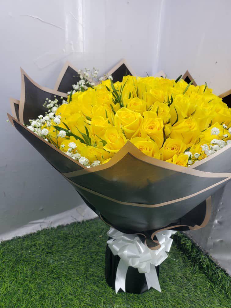 Cakes and bouquet