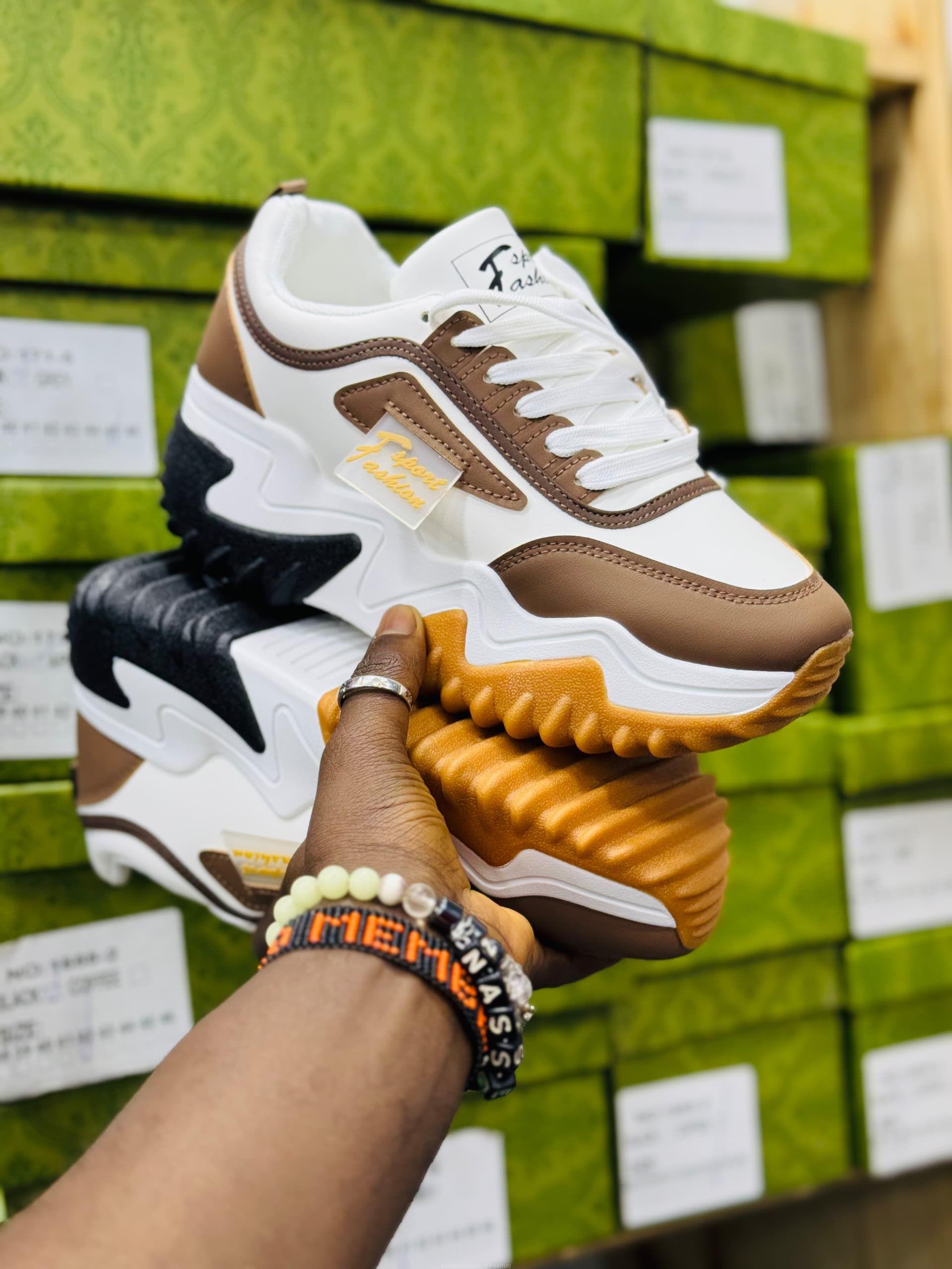 Ladies sneakers