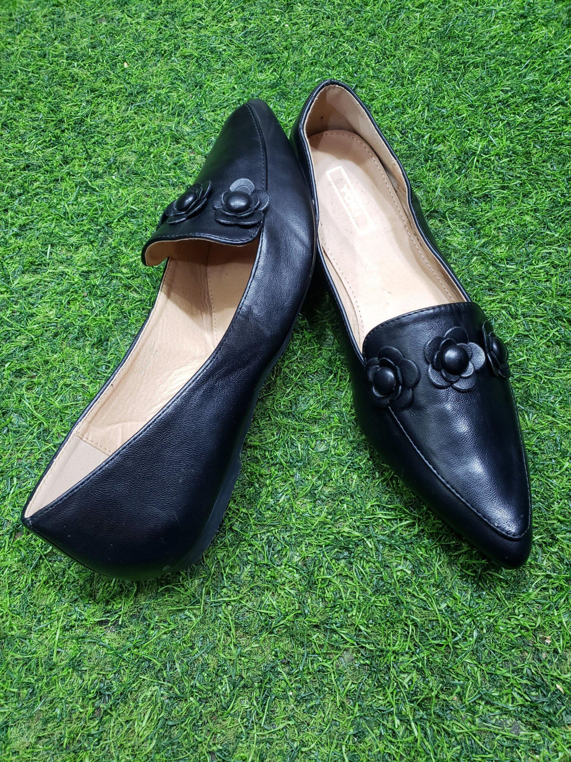 Second hand ladies shoes