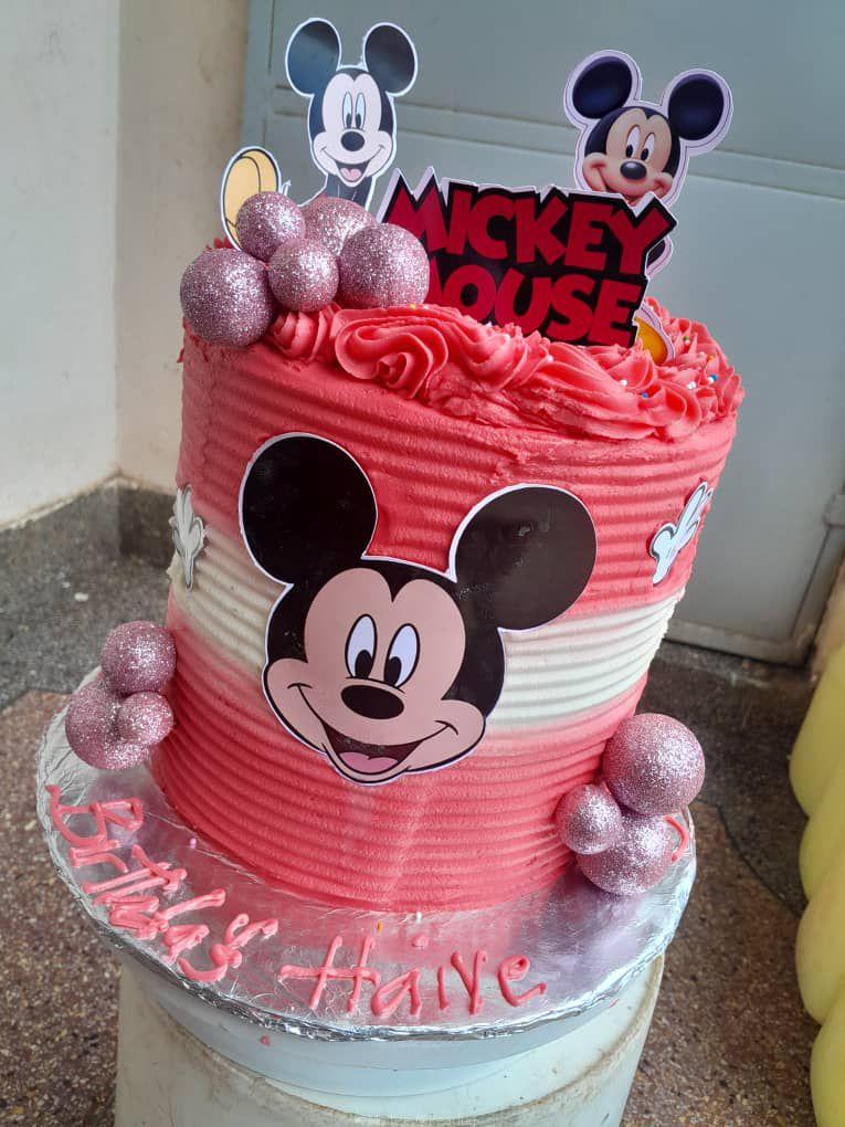 Cakes and bouquet