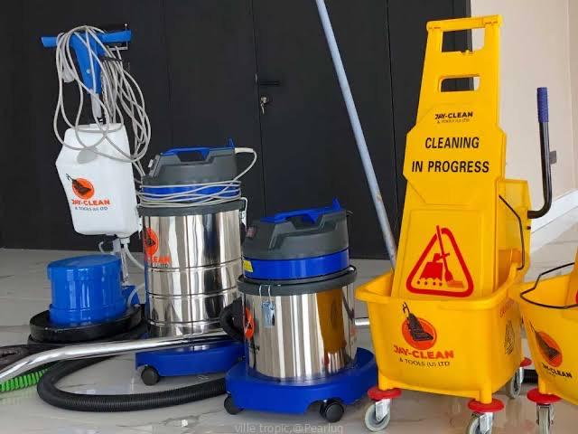 Cleaning vacuum machines