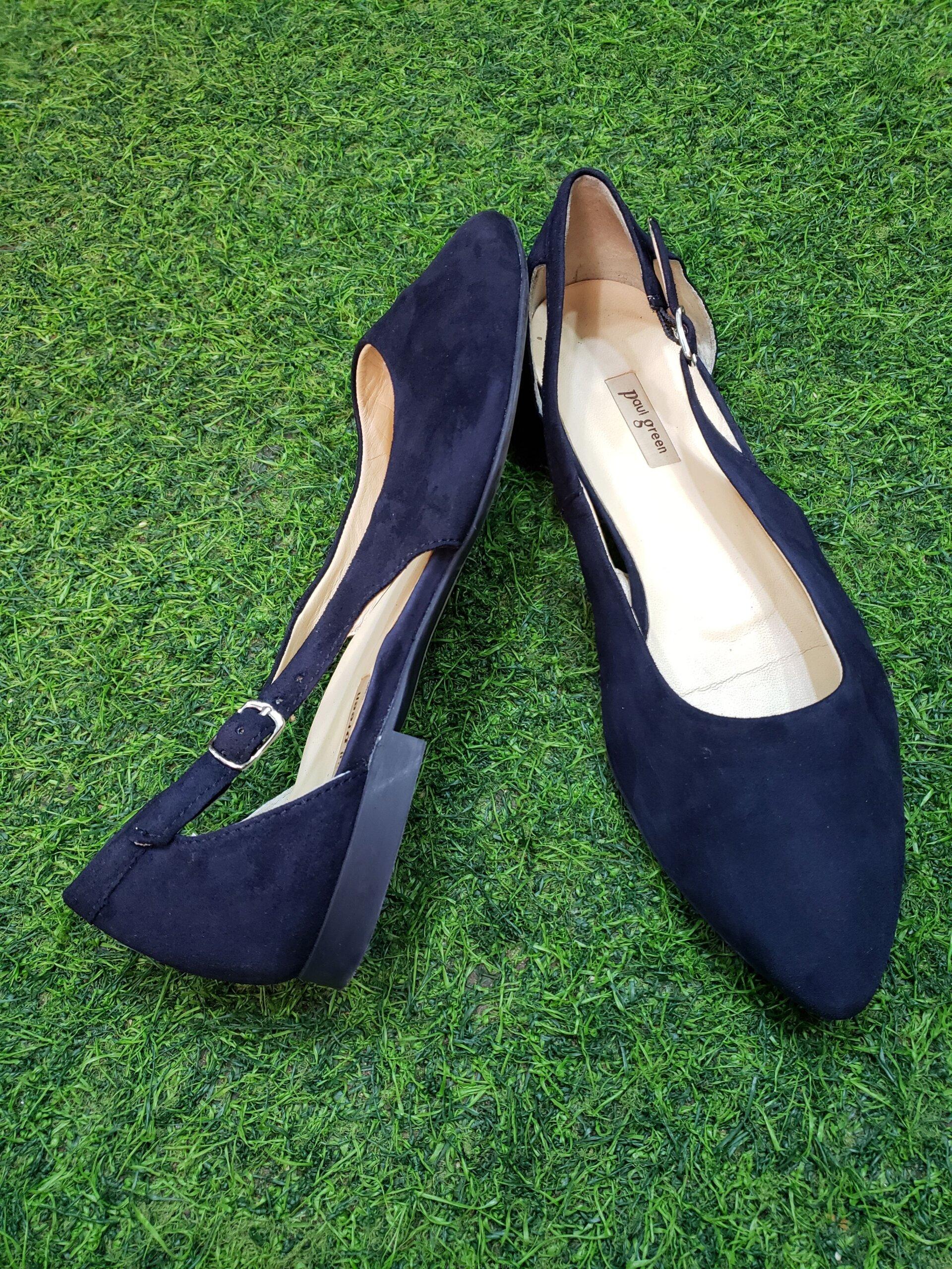Second hand ladies shoes