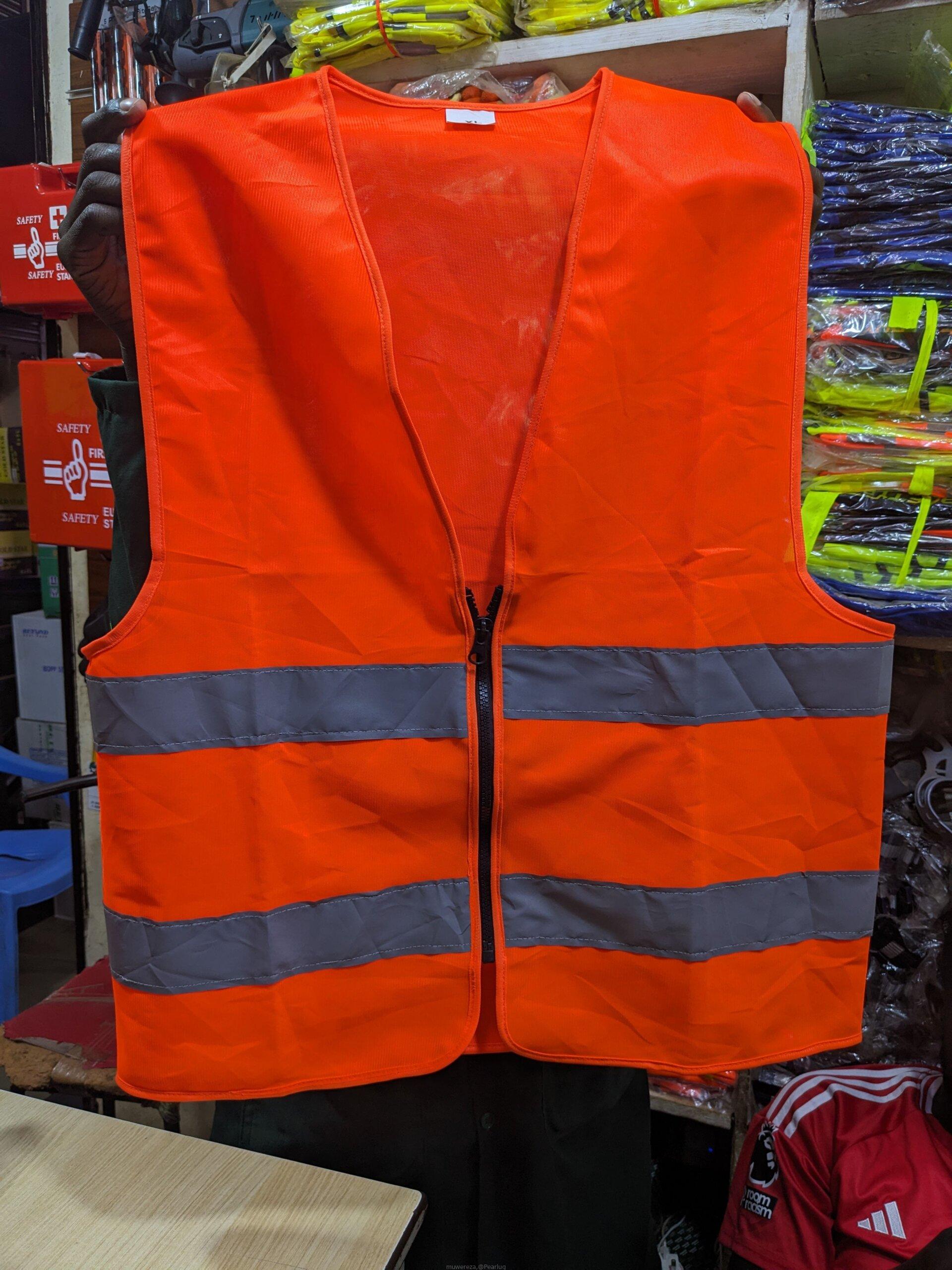 Reflector vest with zip