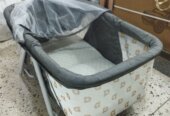 Portable baby crib