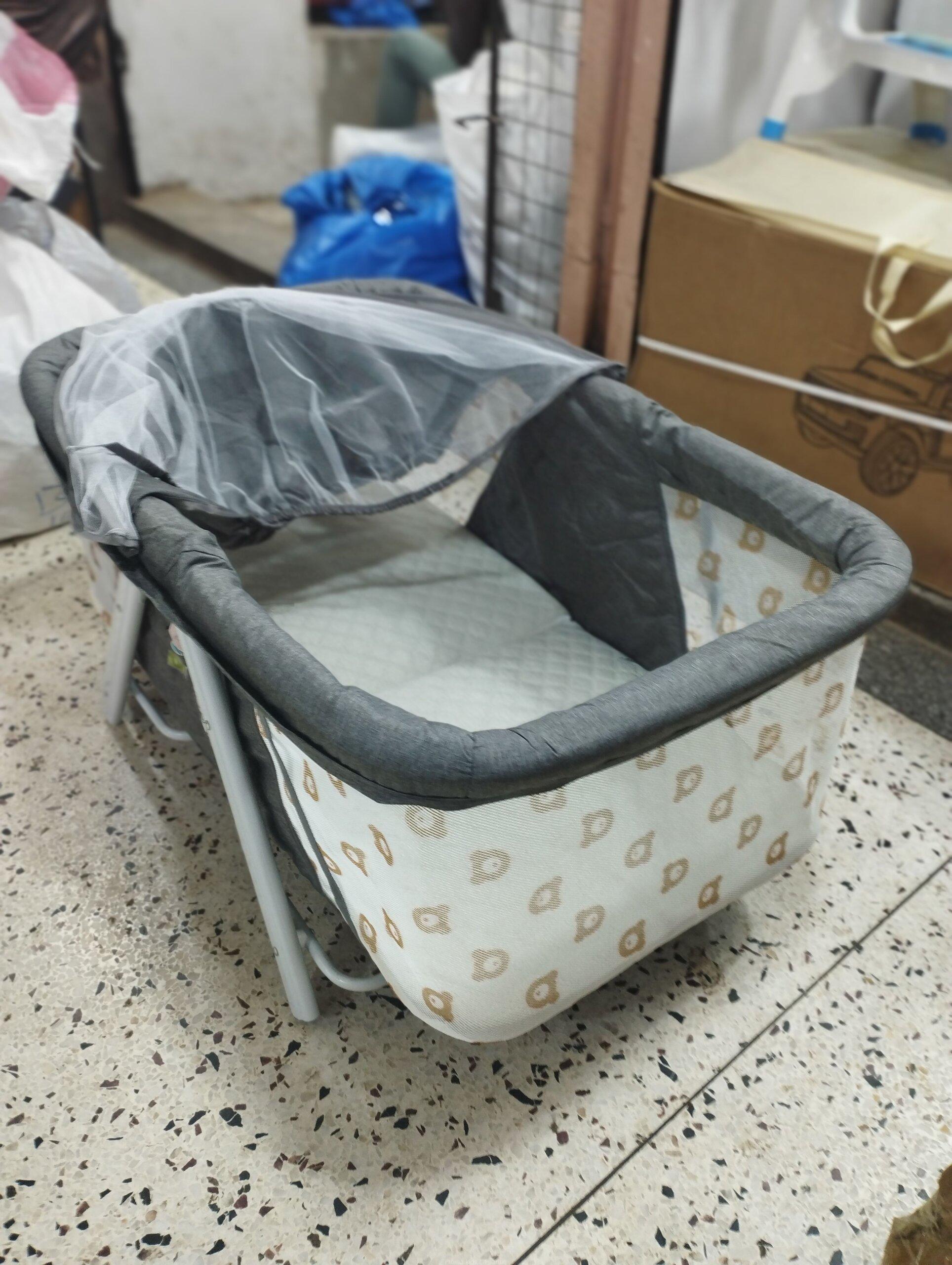 Portable baby crib