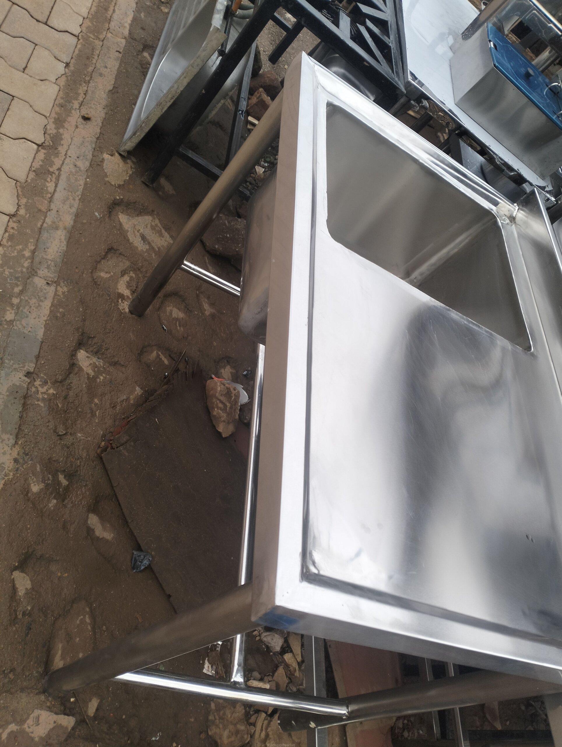 Stainless steel commercial sinks