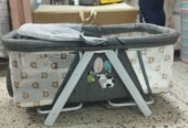 Portable baby crib