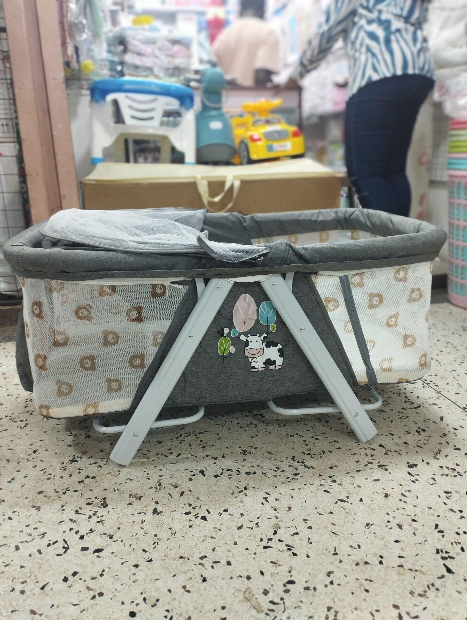 Portable baby crib