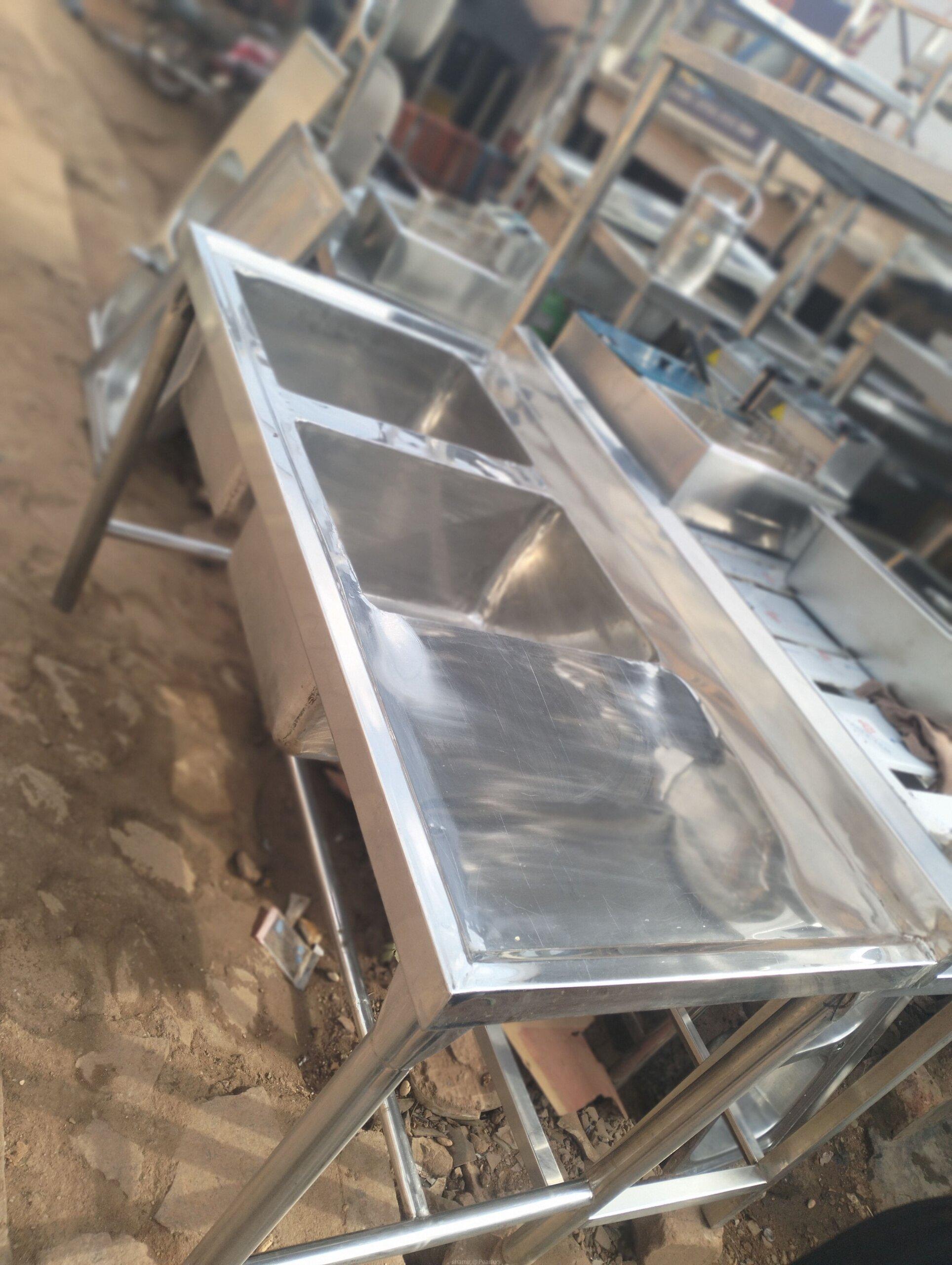 Commercial sinks