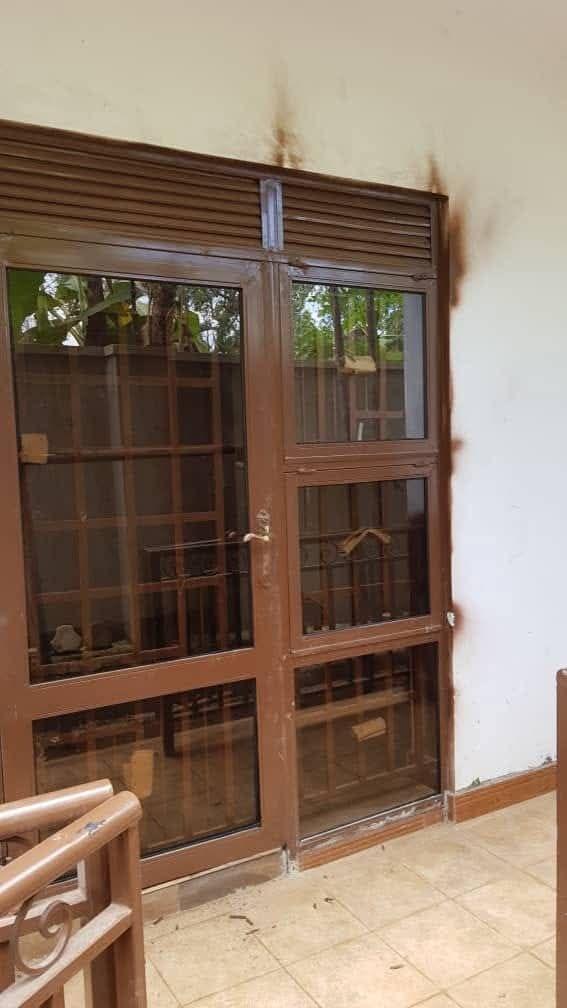 House glass service providers
