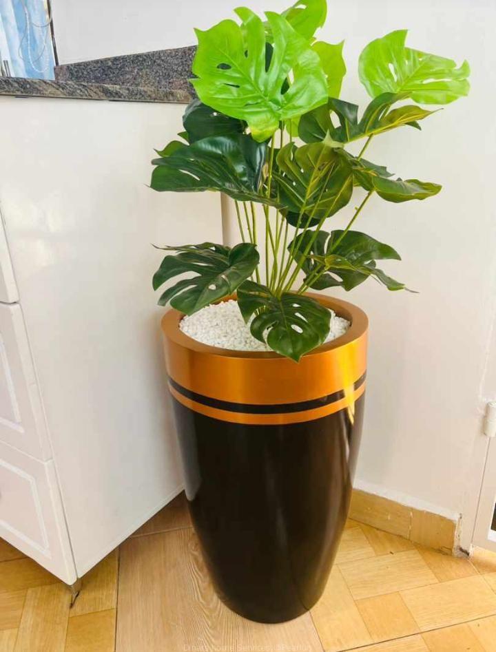 Flower pots both for natural and artificial flowers
