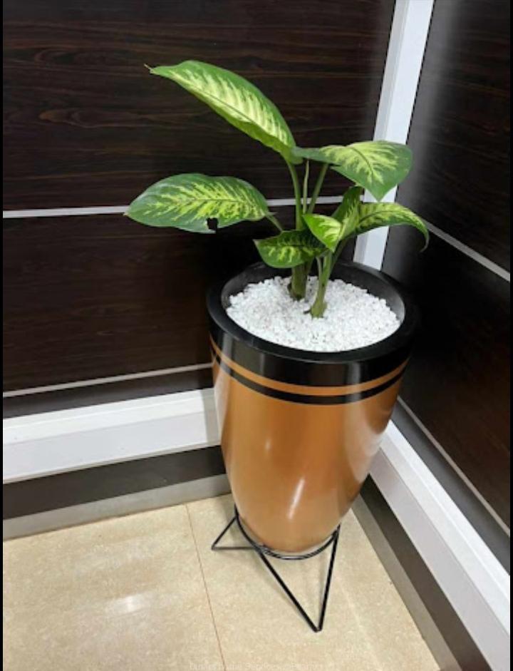 Flower pots both for natural and artificial flowers