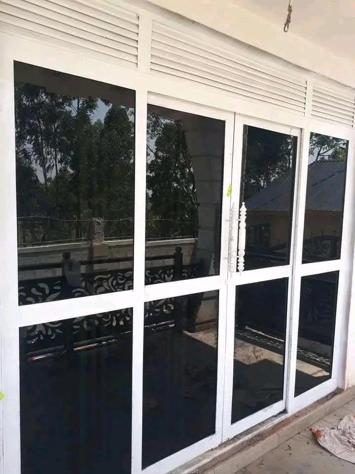 House glass service providers
