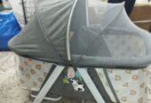 Portable baby crib