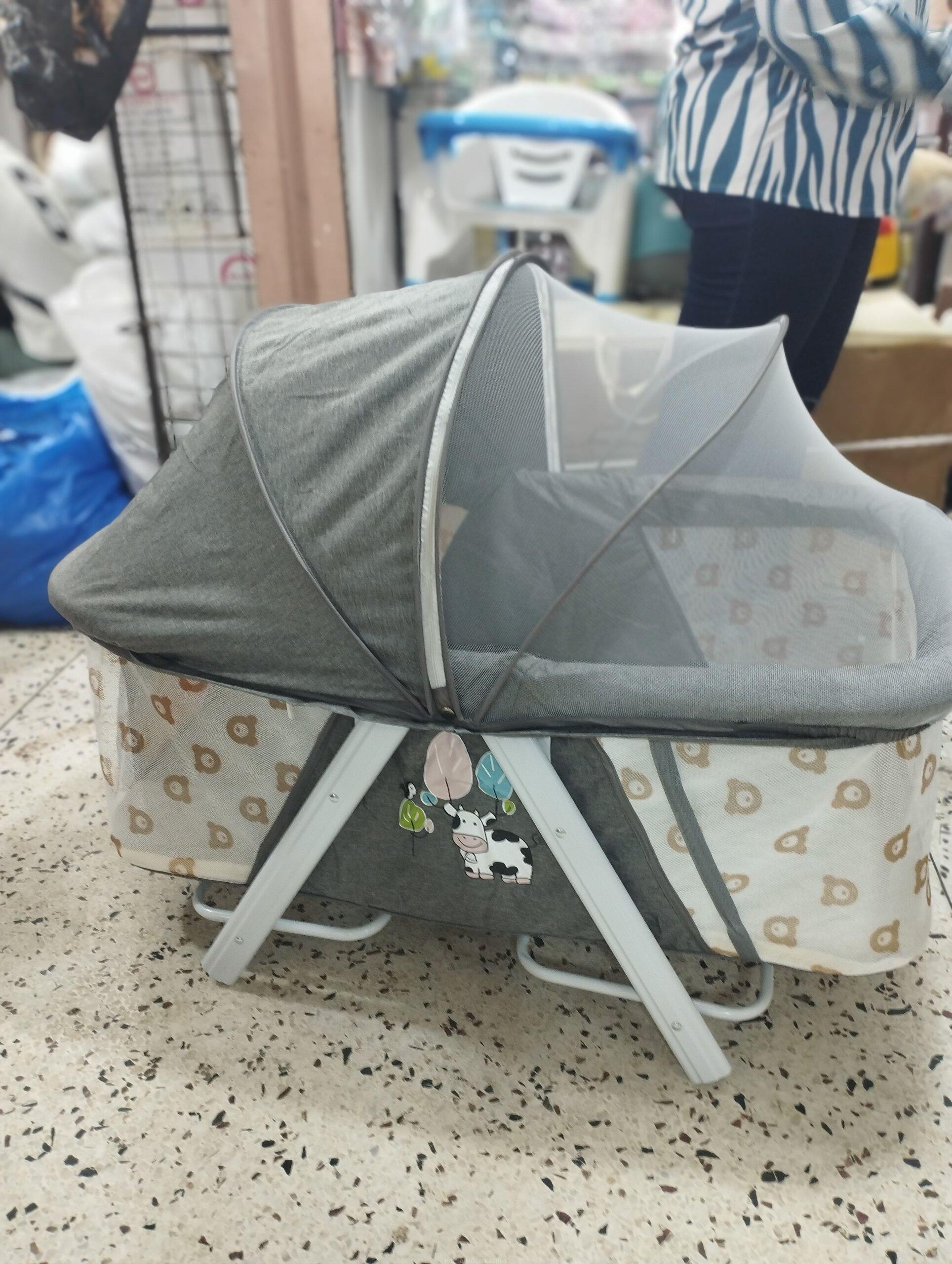 Portable baby crib