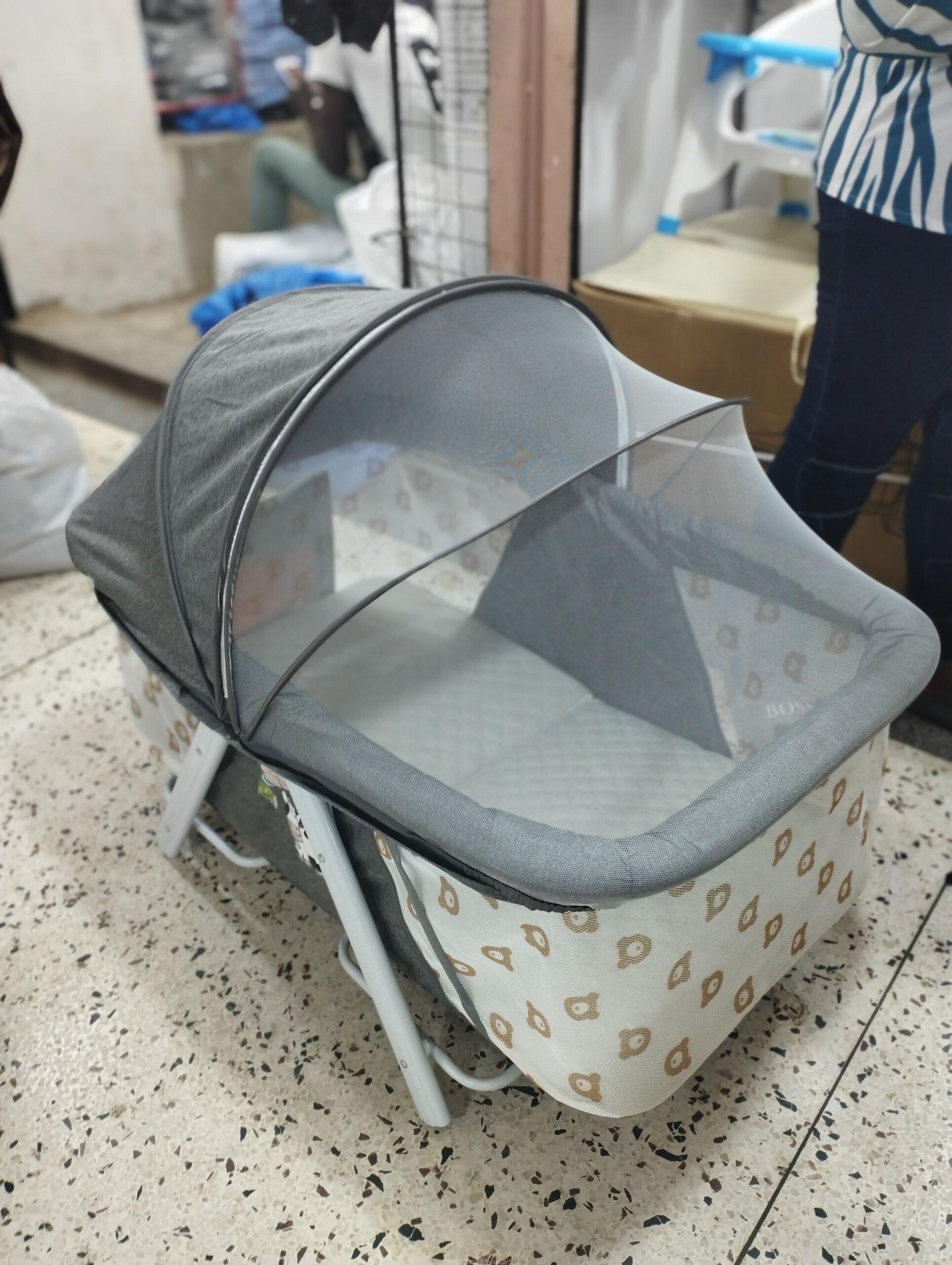 Portable baby crib