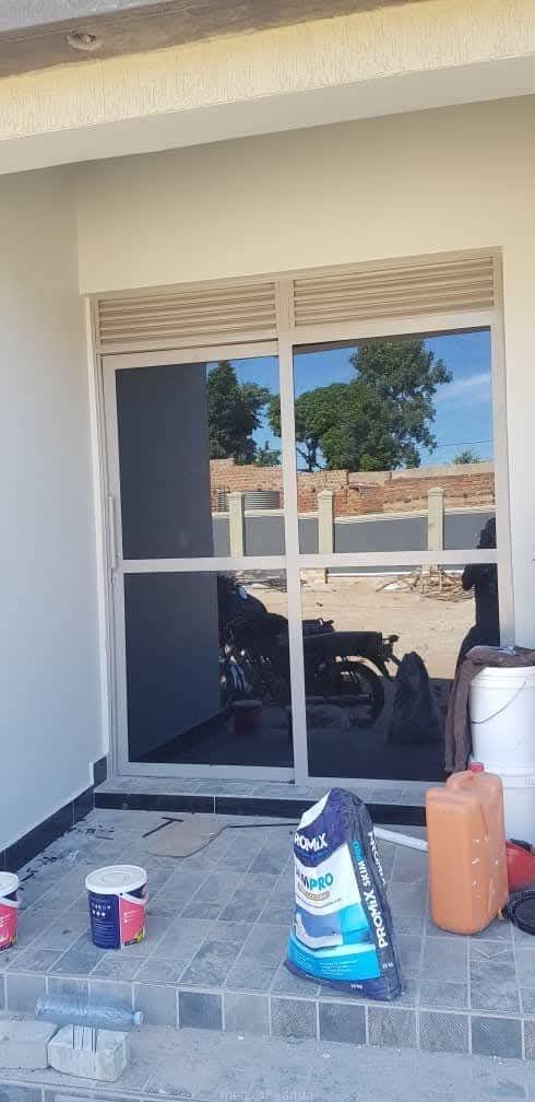 House glass service providers