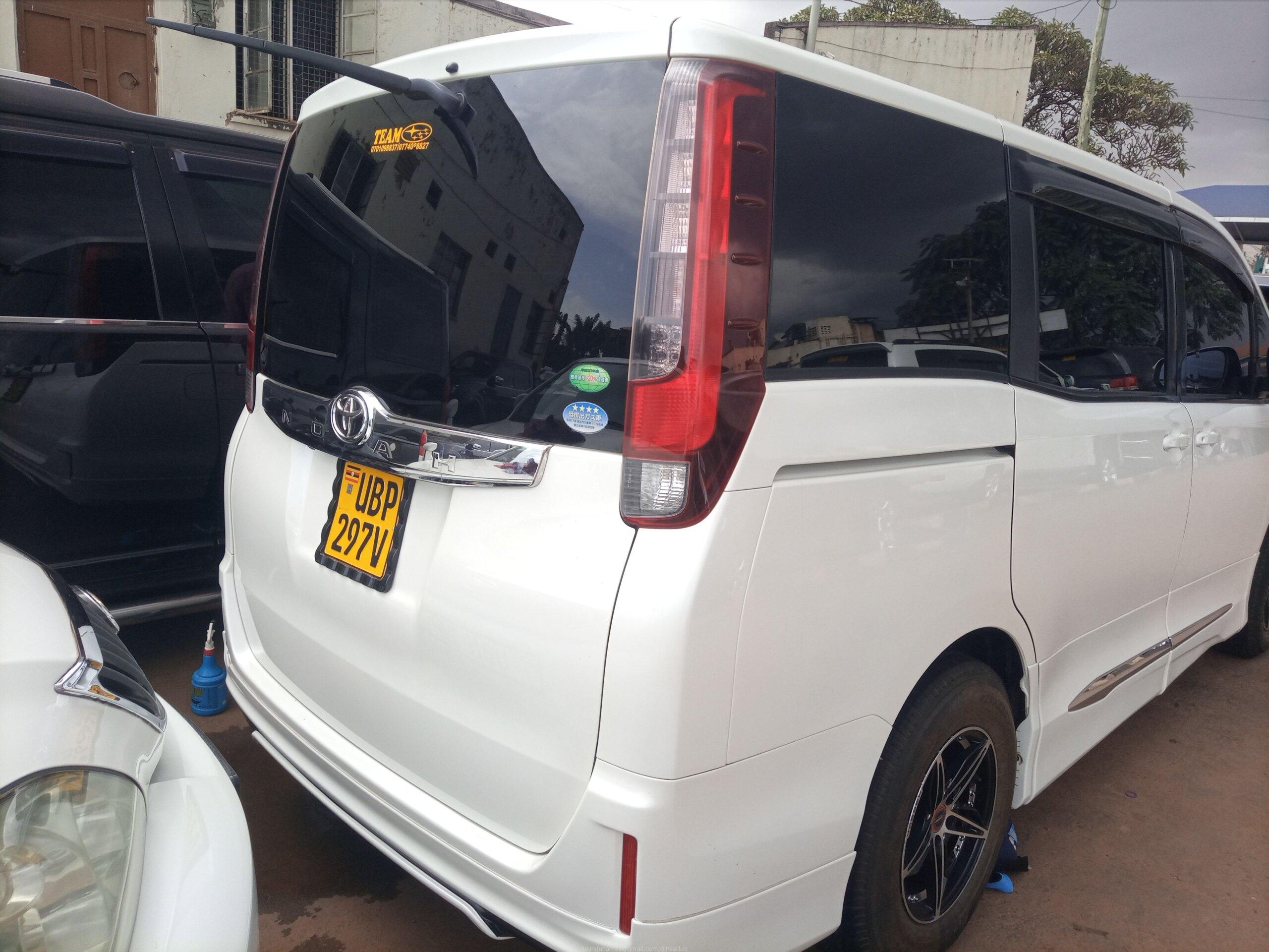 TOYOTA NOAH 2014 FOR SALE.