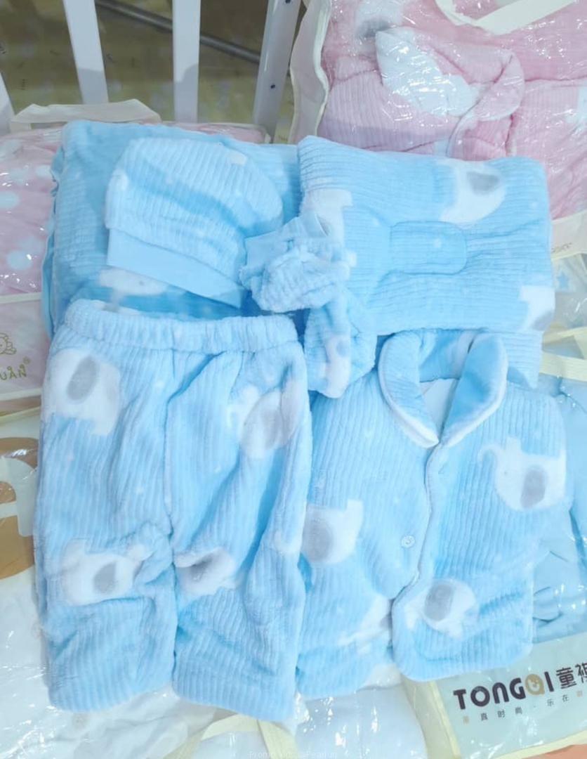Baby shawl set