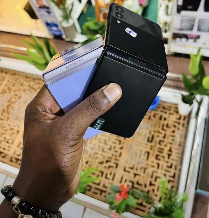 Samsung flip 3 dot