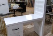 Manicure table